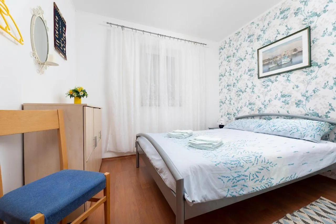 Apartment Mirta Cizici 0*,  Croatia