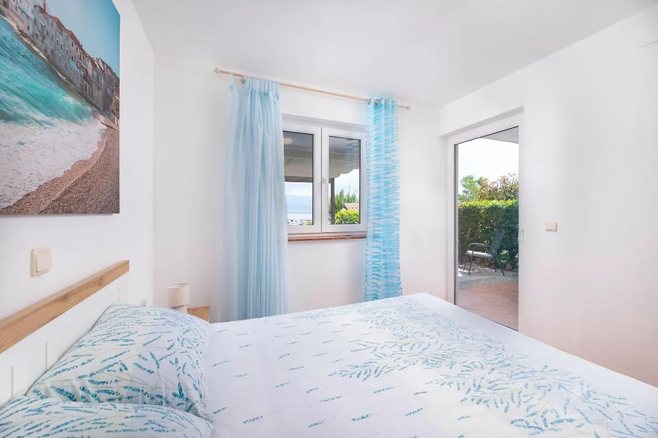 Apartment Mirta Cizici 0*,  Croatia