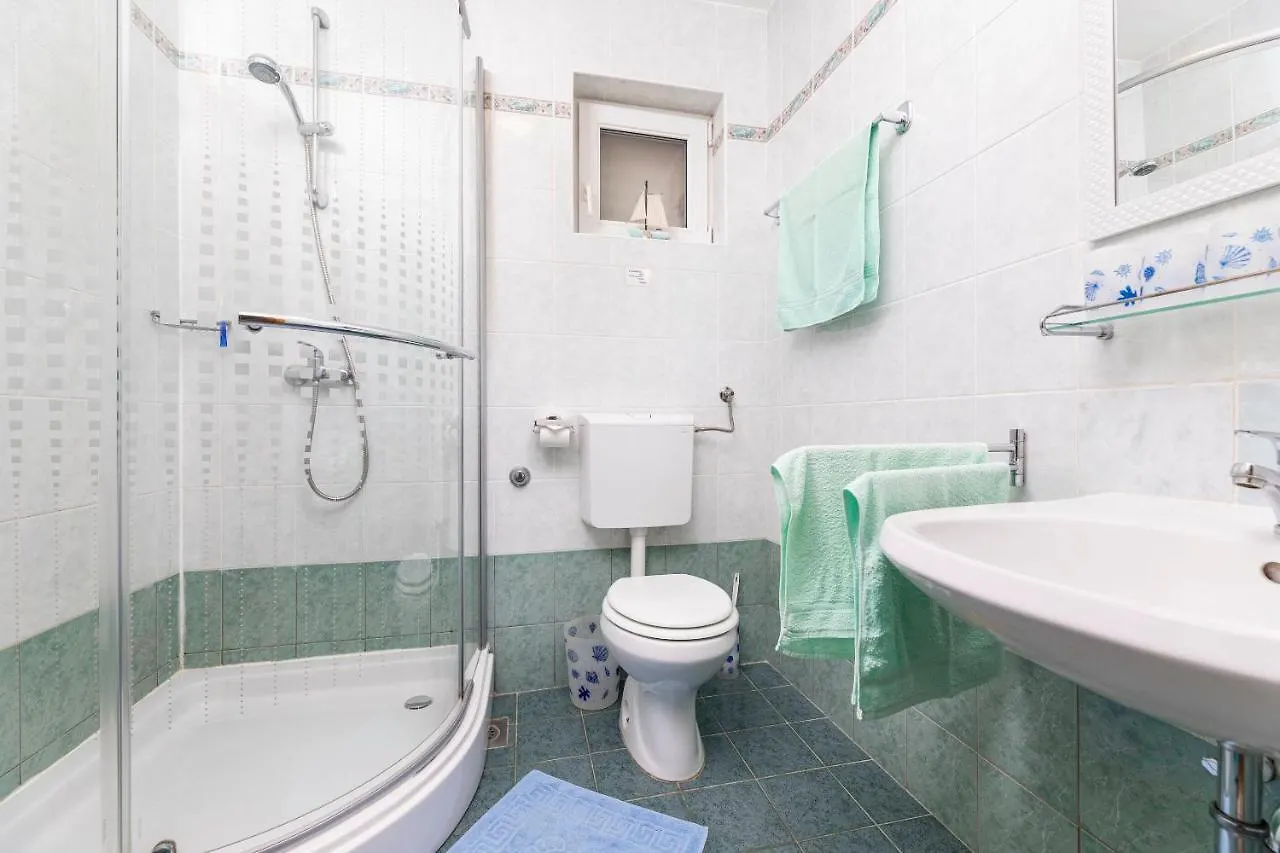 Apartment Mirta Cizici 0*,